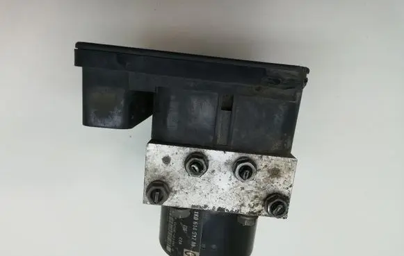 Volkswagen Touran I ABS Pump 1K0907379Q