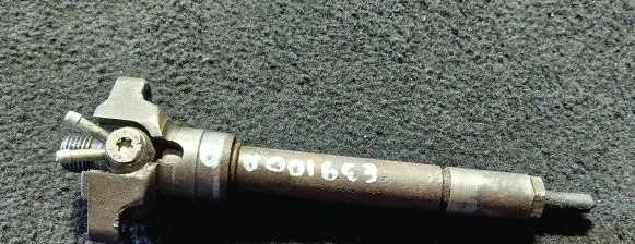 BMW 5 E39 Fuel injector 191528