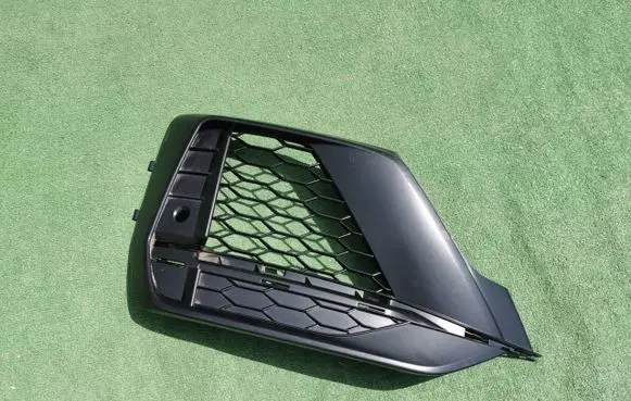 Audi Q2 - Front bumper lower grill 81A807682S