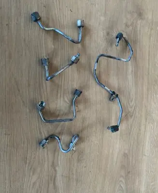 Volkswagen Scirocco Fuel injector supply line/pipe 