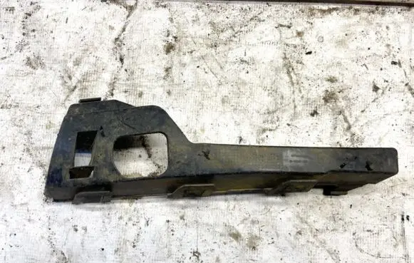 Ford Focus Front bumper mounting bracket 4m5117e857ac 4m51-17e857-ac