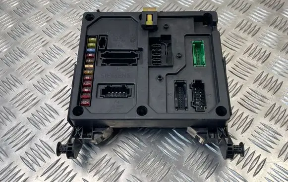 Volkswagen Sharan Fuse module S110730300D 7M3962258G YM2114B205CB