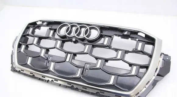 Audi Q7 4M Front bumper upper radiator grill 4M0853651
