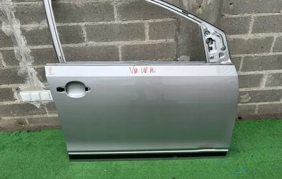 Volkswagen Up Front door