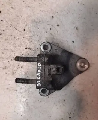 Ford Mondeo Mk III Engine mounting bracket 15716030ab
