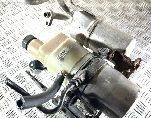 Volvo V50 Power steering pump 31302206