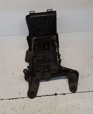 Volkswagen PASSAT B6 Battery box tray 1K0915333