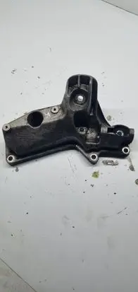 Engine mounting bracket
