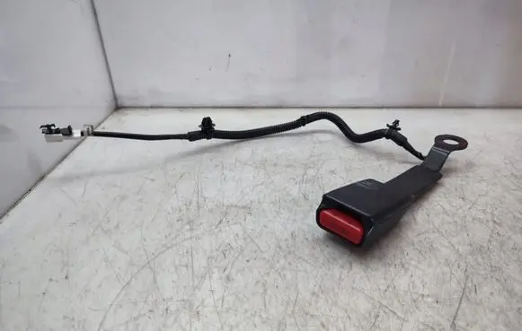Infiniti Q50 Front seatbelt buckle