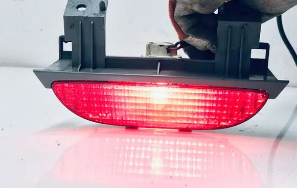 Third/center stoplight