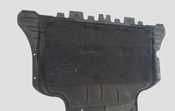Volkswagen PASSAT B8 Engine splash shield/under tray 3Q0825236D