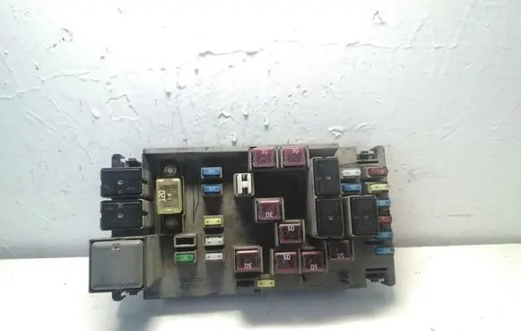 Subaru Legacy Fuse module 82241AG000 82241AG00024 309283