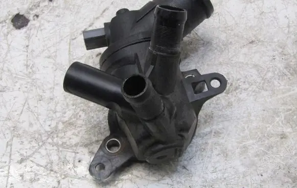 Thermostat/thermostat housing