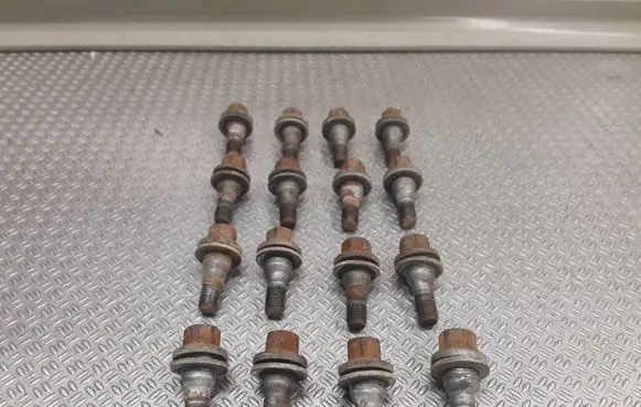 Citroen C3 Picasso Nuts/bolts 
