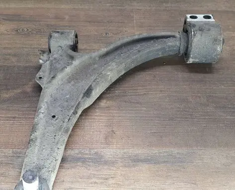 Opel Astra J Front control arm 13334021