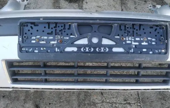 Volkswagen Golf IV Front bumper lower grill 