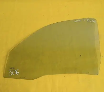 Peugeot Partner Front door window glass four-door
