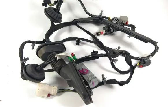 GMC Yukon Front door wiring loom/harness boot 84123910