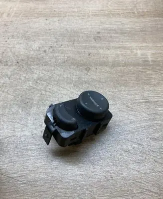 Chrysler Voyager Wing mirror switch 4685317