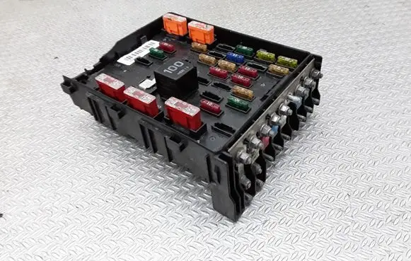 Volkswagen PASSAT B6 Fuse module 3C0937125