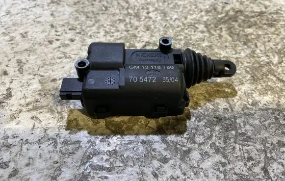 Opel Corsa D Central locking motor 13118786 705472