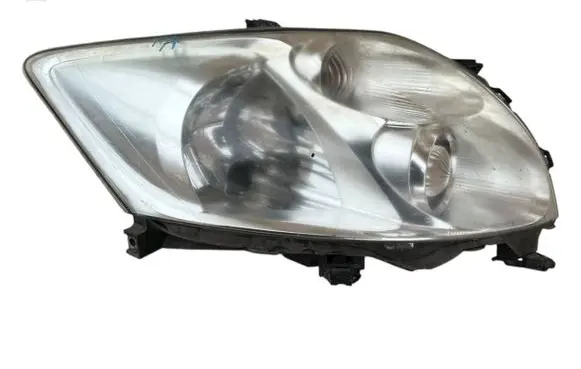 Toyota Auris 150 Headlight/headlamp 8111002470