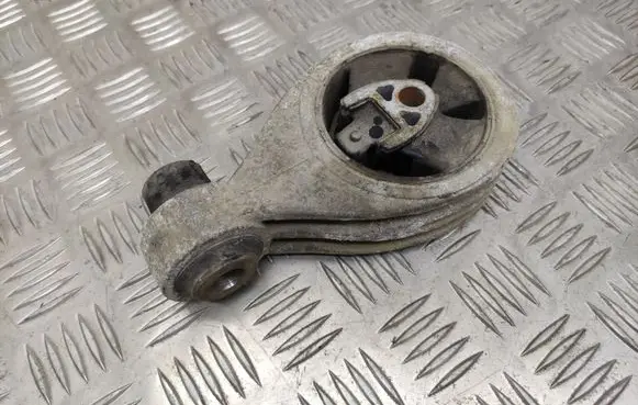 Nissan Qashqai Engine mount bracket