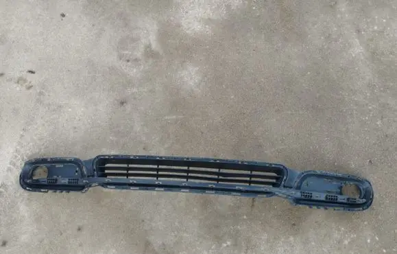 Chrysler Town & Country V Front bumper upper radiator grill 68127610AA