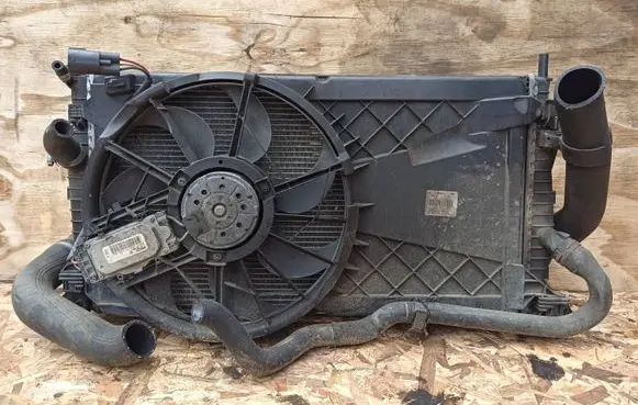 Volvo V50 Radiator set 31356000 9M519L440AC