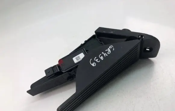 BMW X5 E70 Accelerator throttle pedal bracket J1817