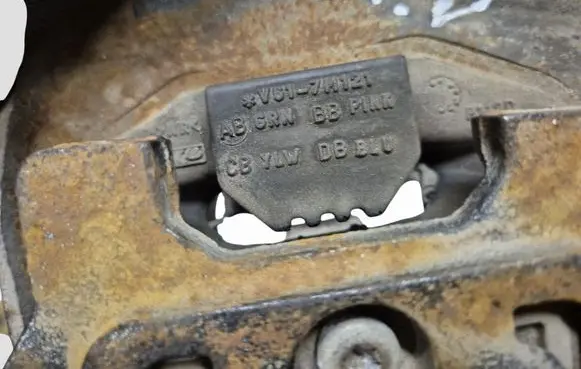 Ford C-MAX II Engine mount bracket V617M121