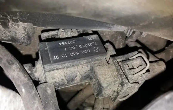 Mercedes-Benz E W211 Turbo solenoid valve 0025401897 7.22355.00