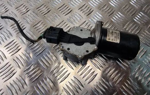 Volkswagen Golf IV Wiper motor 1J1955113C