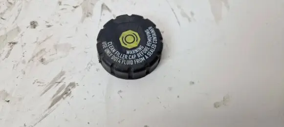 Saab 9-3 Ver2 Brake fluid reservoir filler cap with level sensor 32662809