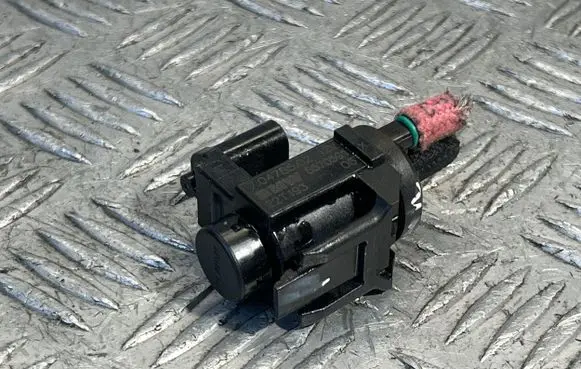 BMW 2 G42 Turbo solenoid valve 8570591 22T193 70478502
