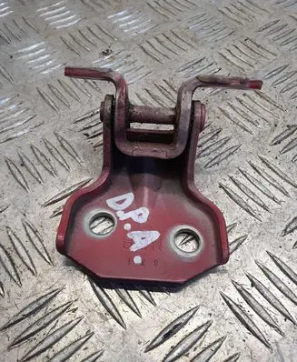 Subaru Impreza III Front door lower hinge 