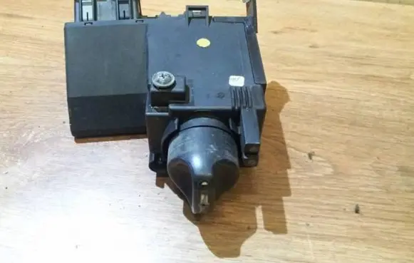 Mercedes-Benz E W210 Light switch 2105450704