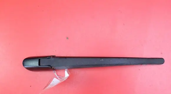Rear wiper blade arm