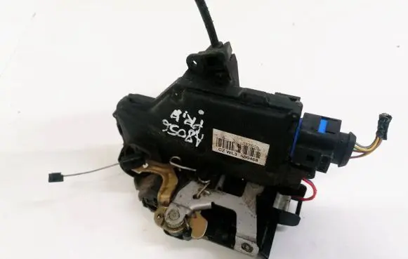 Skoda Octavia Mk2 (1Z) Front door lock A00468