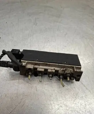 Mercedes-Benz S W220 Air suspension valve block A2203200258