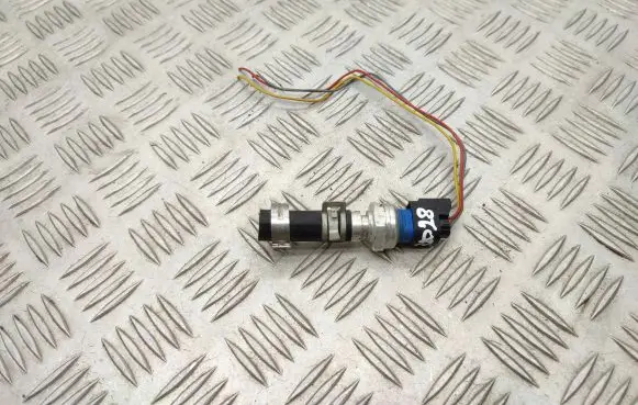 Nissan Juke I F15 Air conditioning (A/C) pressure sensor 