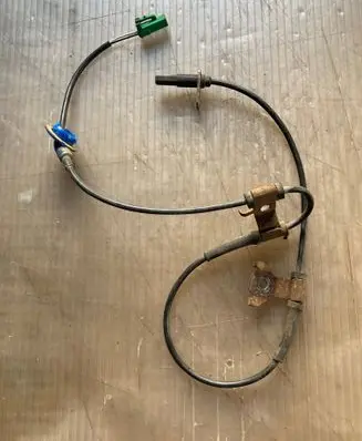 Suzuki Grand Vitara II ABS brake wheel speed sensor 5622065J