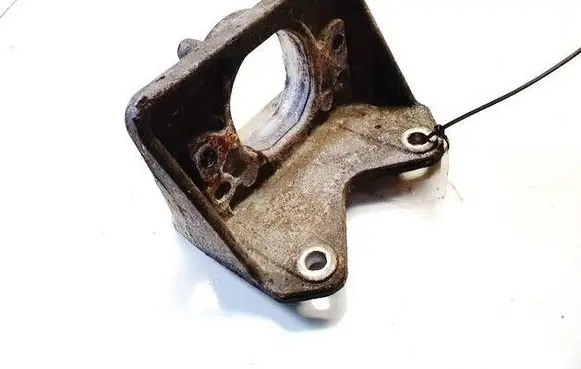 Engine mounting bracket