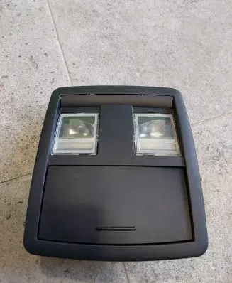 Dodge Challenger Front seat light 1112426 851805
