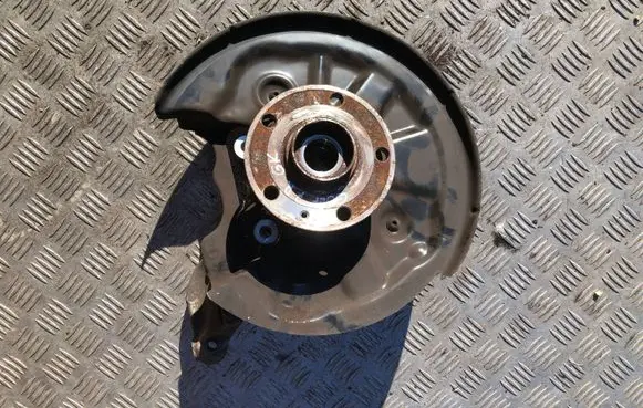 Rear wheel hub spindle/knuckle