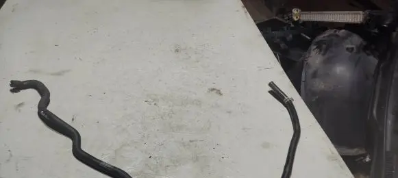 Coolant pipe/hose