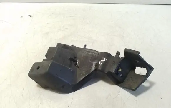 Front bumper mounting bracket