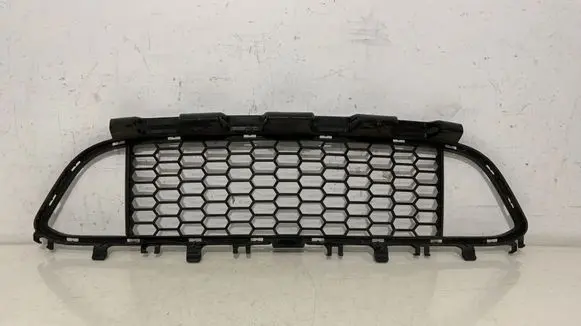 BMW 3 F30 F35 F31 Front bumper lower grill 8068124