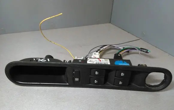 Renault Espace III Electric window control switch 8200328426 0012126