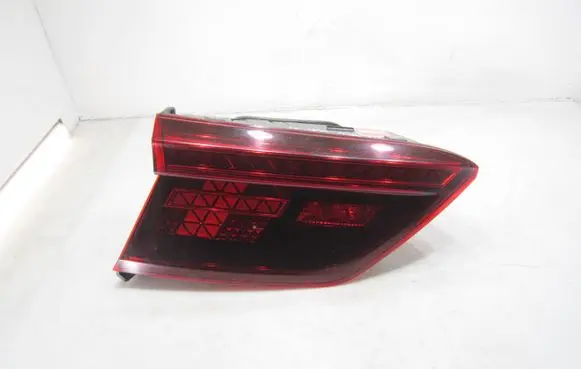 Volkswagen Tiguan Tailgate rear/tail lights 5NA945307D